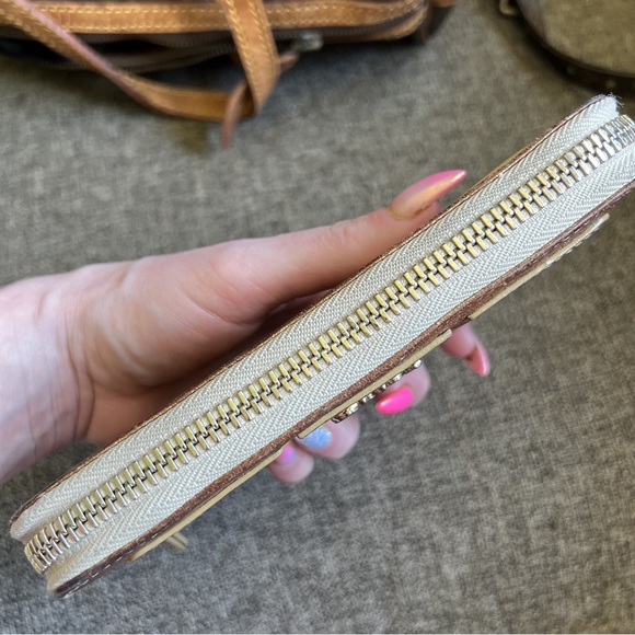 EUC CHLOE ZIP AROUND LONG WALLET💋 - Picture 4 of 13